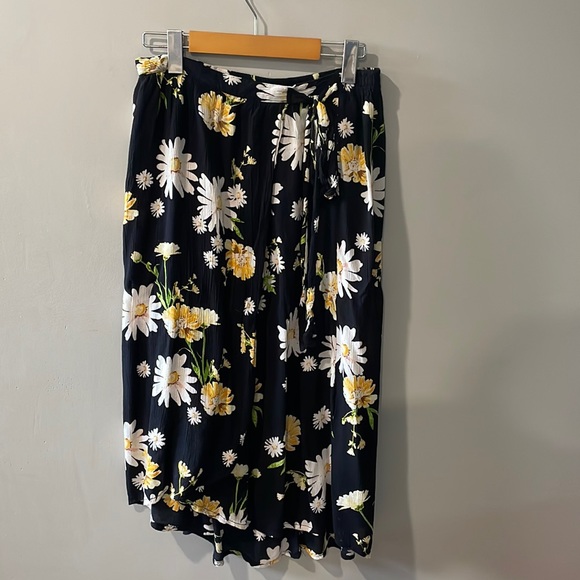 Patrons of Peace Dresses & Skirts - Patrons of Peace  Boho 90s Floral Gauzy Daisy Print Midi Skirt
